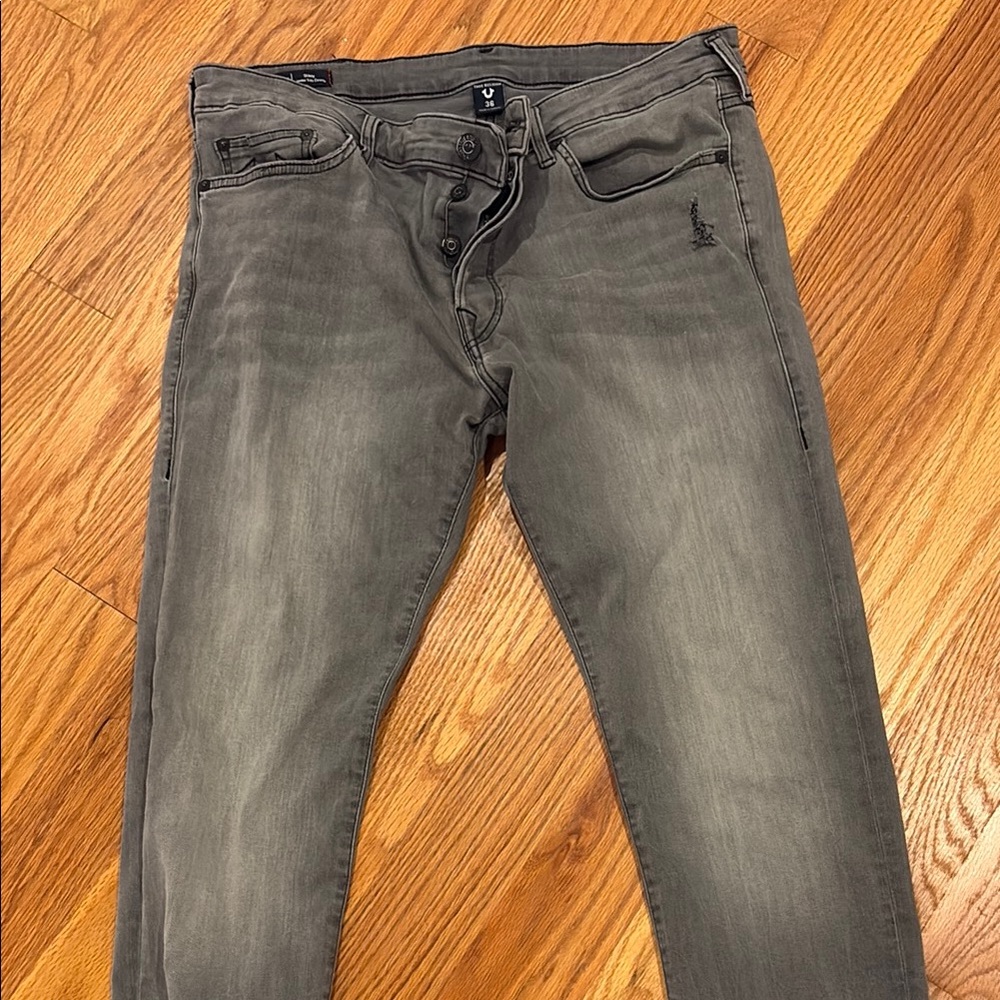 True Religion Gray Skinny Jeans with Classic Denim Texture - Picture 3 of 3